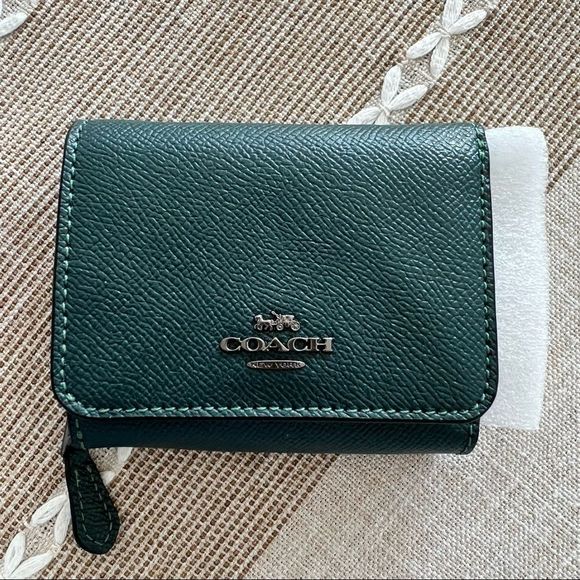 Coach Handbags - NWOT Coach Small Trifold leather wallet in Forest Green/Teal💚💙